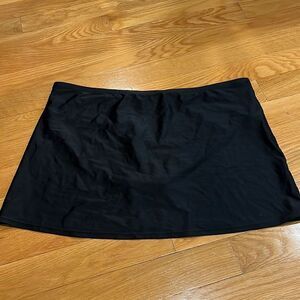 𝅺ST. John’s Bay Black  swim skirt size 16.